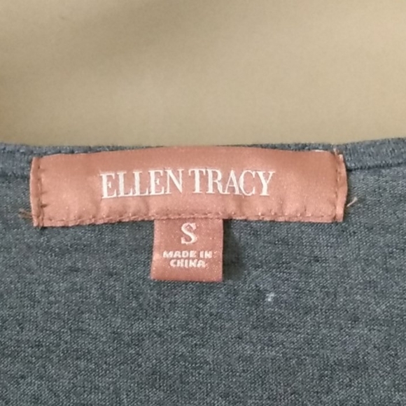 🎄- ELLEN TRACY TOP🎄 - Picture 2 of 8